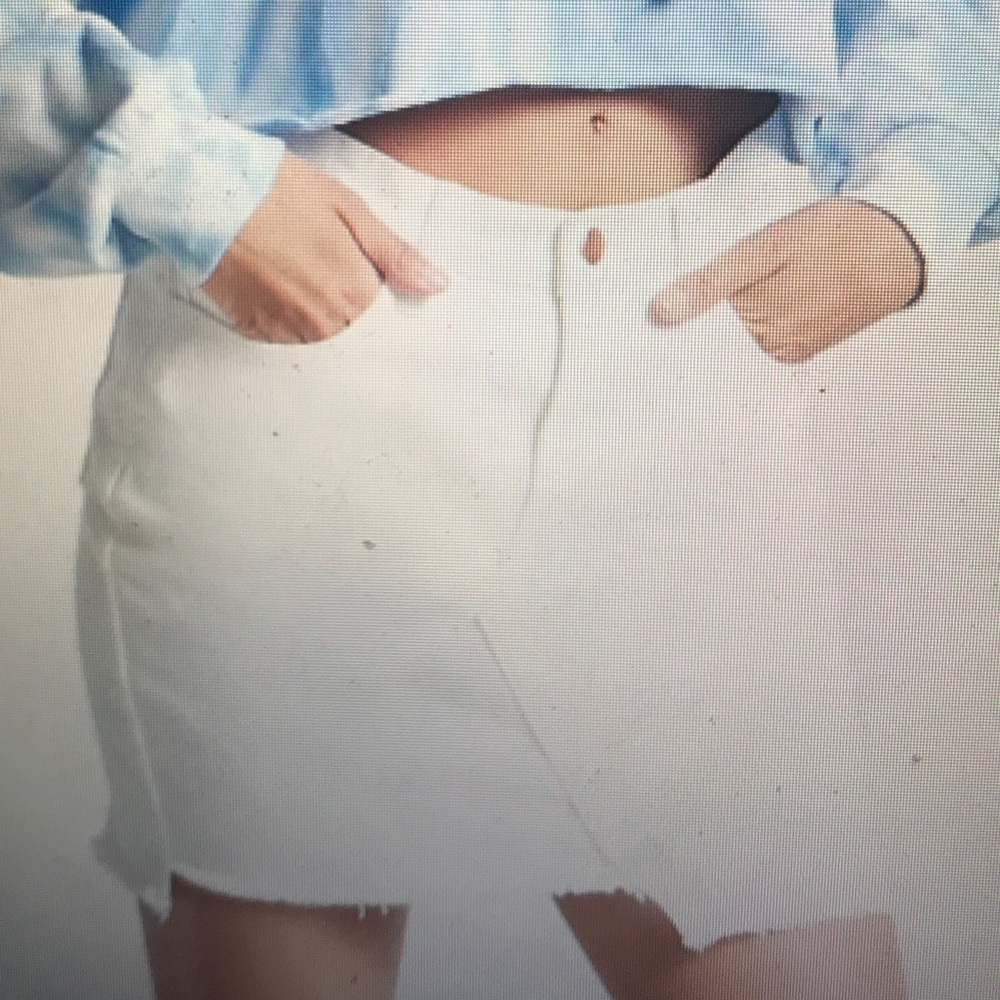Frayed denim white skirt, never worn